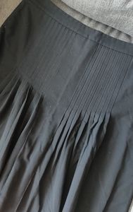 Black pleated skirt
